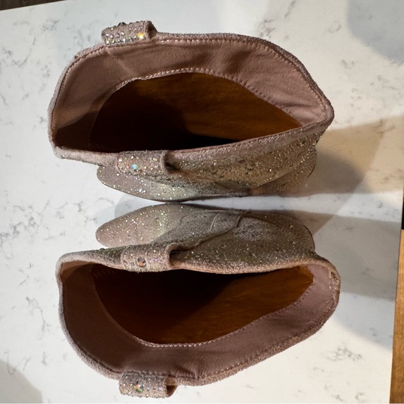 Sparkly Feminine Wide Calf Cowboy/Western Boots - Picture 6 of 10